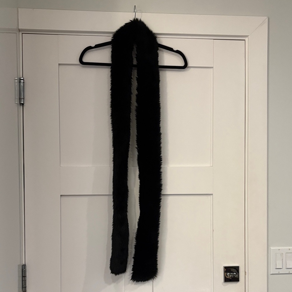 Babaton Black Faux Fur Accessory